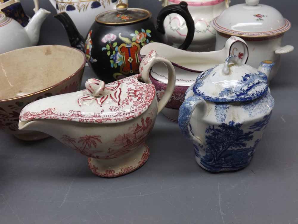 Mixed Lot: Chinese export teapot together with two teabowls and single saucer, together with a - Bild 5 aus 5