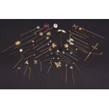 Mixed Lot: various stick pins to include enamel, glass and bead finial examples (qty)