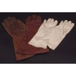 Pair of type 2 gauntlets and silk liners, size 7 1/2,
