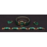 Mixed Lot: mid-grade yellow metal and malachite bracelet, five shaped map of five shaped tubular