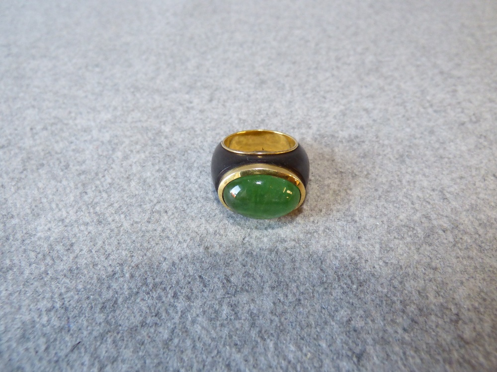 Cabochon emerald dress ring, stamped '750' the emerald 18mmL x 12mmW, to gold lined ebony style - Image 2 of 2