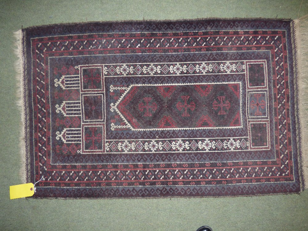 Small burgundy ground prayer rug 134L x 83W cm & beige ground Eastern rug 194L x 127W cm (2) - Image 2 of 3