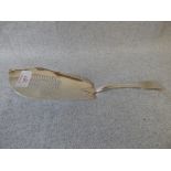Hallmarked silver fish slice with pierced work decoration (4 ozt) PLEASE always check condition