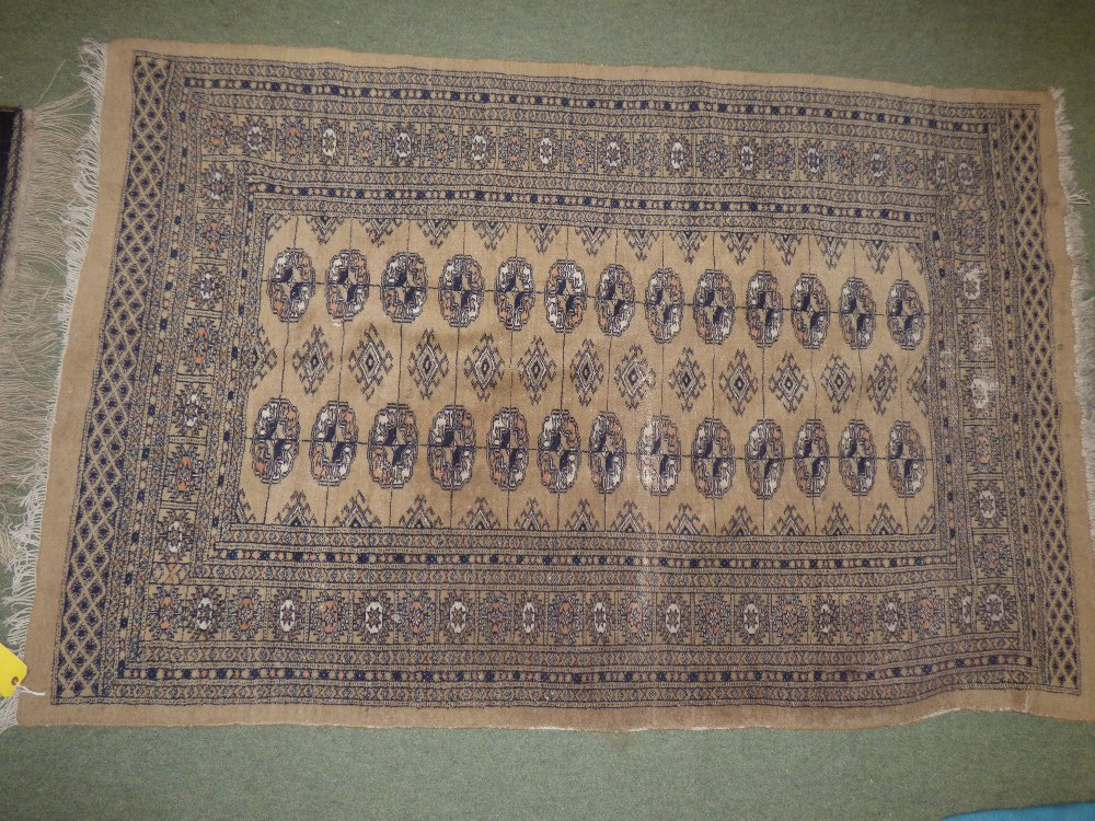 Small burgundy ground prayer rug 134L x 83W cm & beige ground Eastern rug 194L x 127W cm (2) - Image 3 of 3