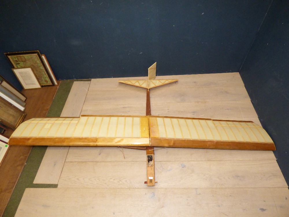 1960's model wooden glider PLEASE always check condition before bidding or email condition report - Image 3 of 4