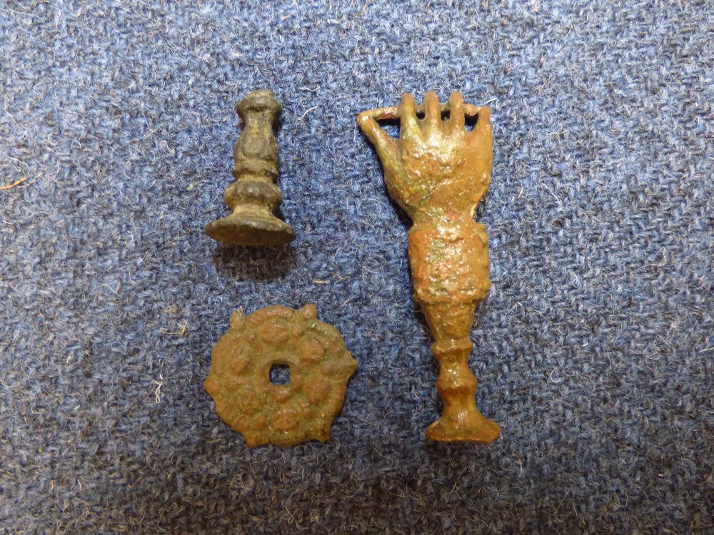 C18th metal detecting artefacts incl. a good pipe tamper, part tamper & boss PLEASE always check