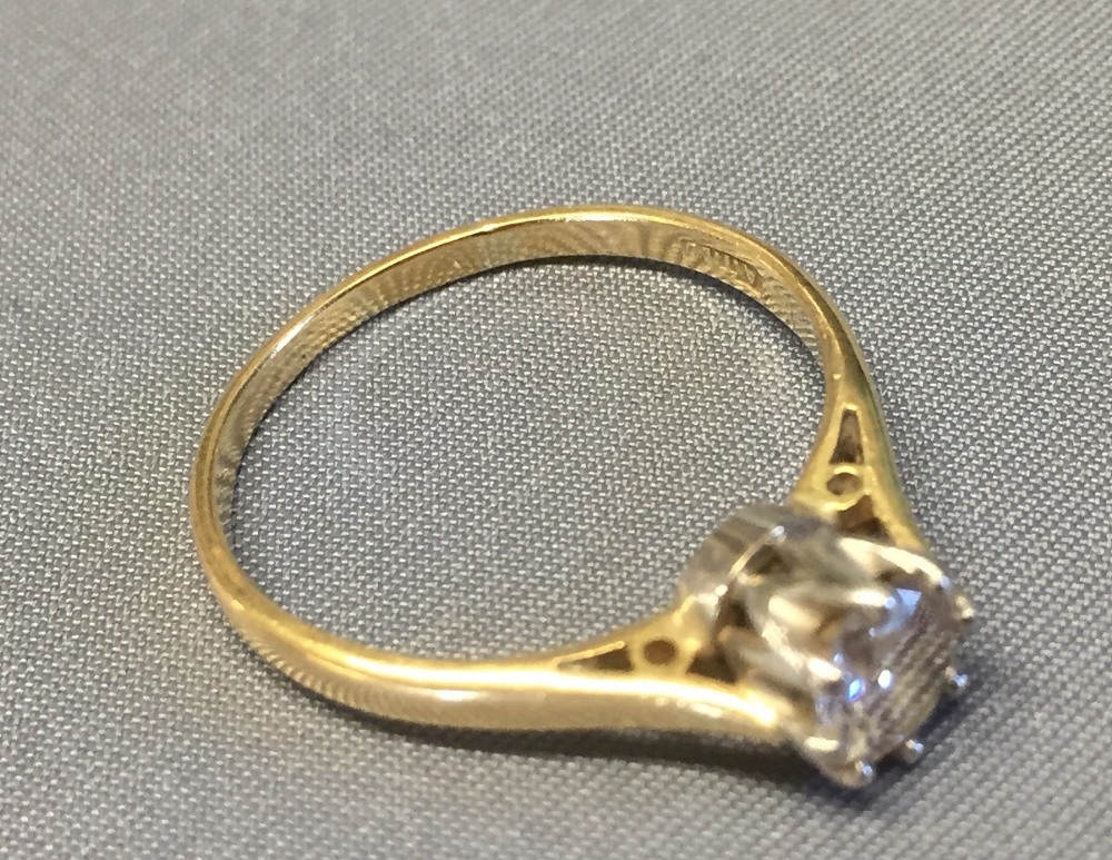 Single stone diamond 18ct gold ring, the brilliant cut of approx. 0.6 carats, finger size 'O', 2.