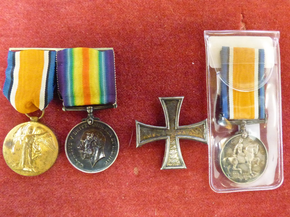 Great War medal Cpl. H. Arnold, 3263 Gloucestershire Reg. & Great War medal & Victory medal PTE HCGF