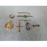 4 yellow coloured metal brooches, 9ct gold ring, 9ct gold cross pendant & gold pendant, 24g