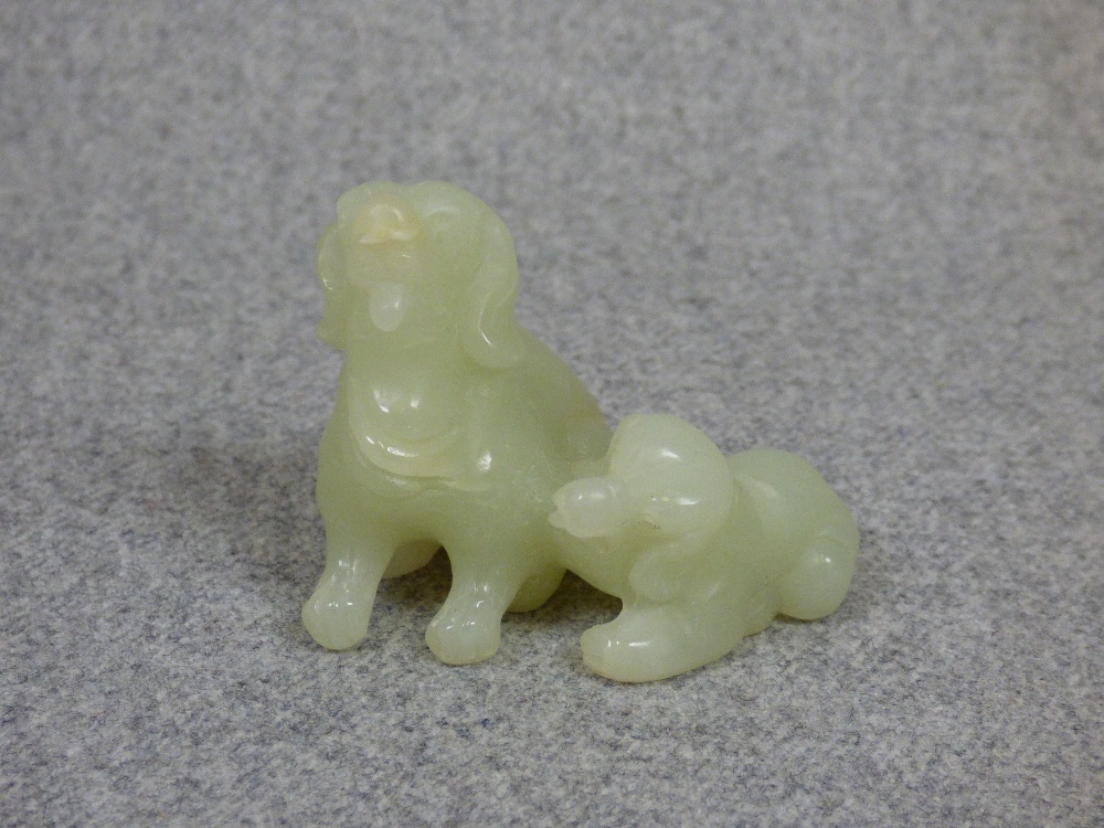 Chinese jade carving of 2 dogs 5.5 x 4 x 5 cm