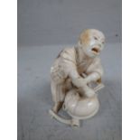 Chinese carved ivory figure of gentleman with charter mark to base, 9 cm H