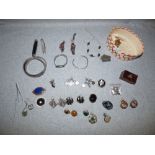 Qty of various costume jewellery etc.