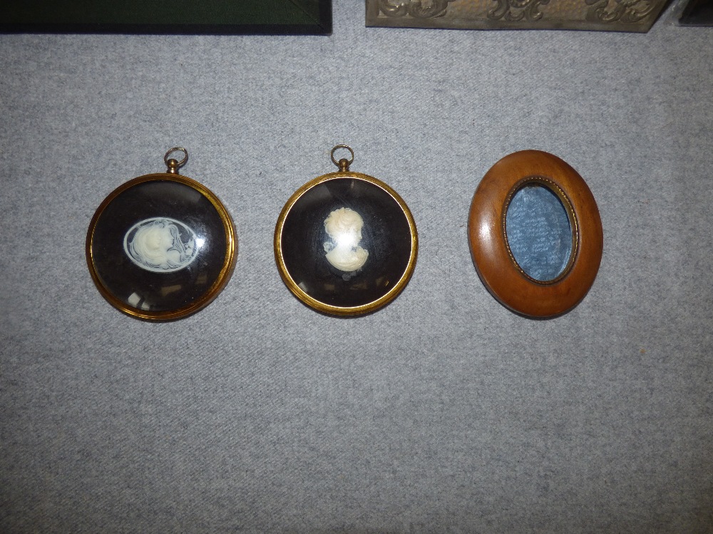 A selection of old portrait and photograph frames and two cameos - Image 2 of 2