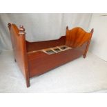 Edwardian mahogany doll's bed 63 x 30 cm