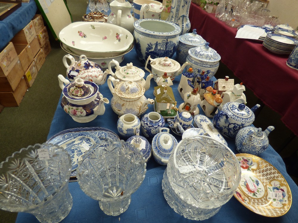 Large Delft pottery vase, 2 Chinese blue and white bowls & covers, blue and white transfer printed