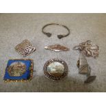 Qty of various costume jewellery