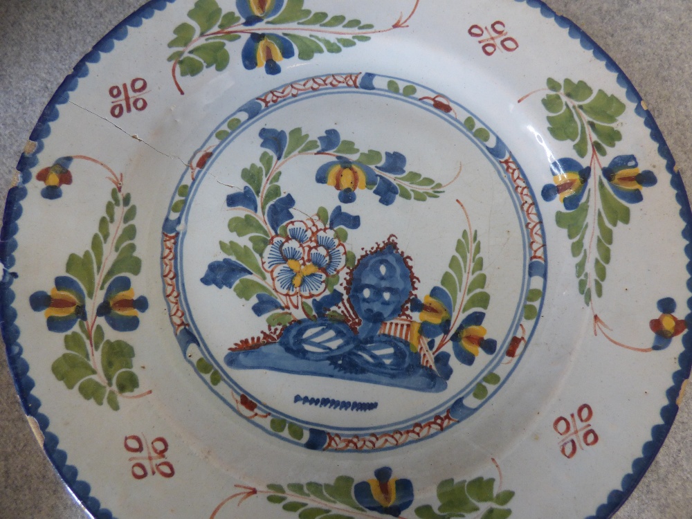 Set of 5 C18th Delft plates and 1 other blue & white plate (1 plate cracked, some chips to the rim) - Image 2 of 6