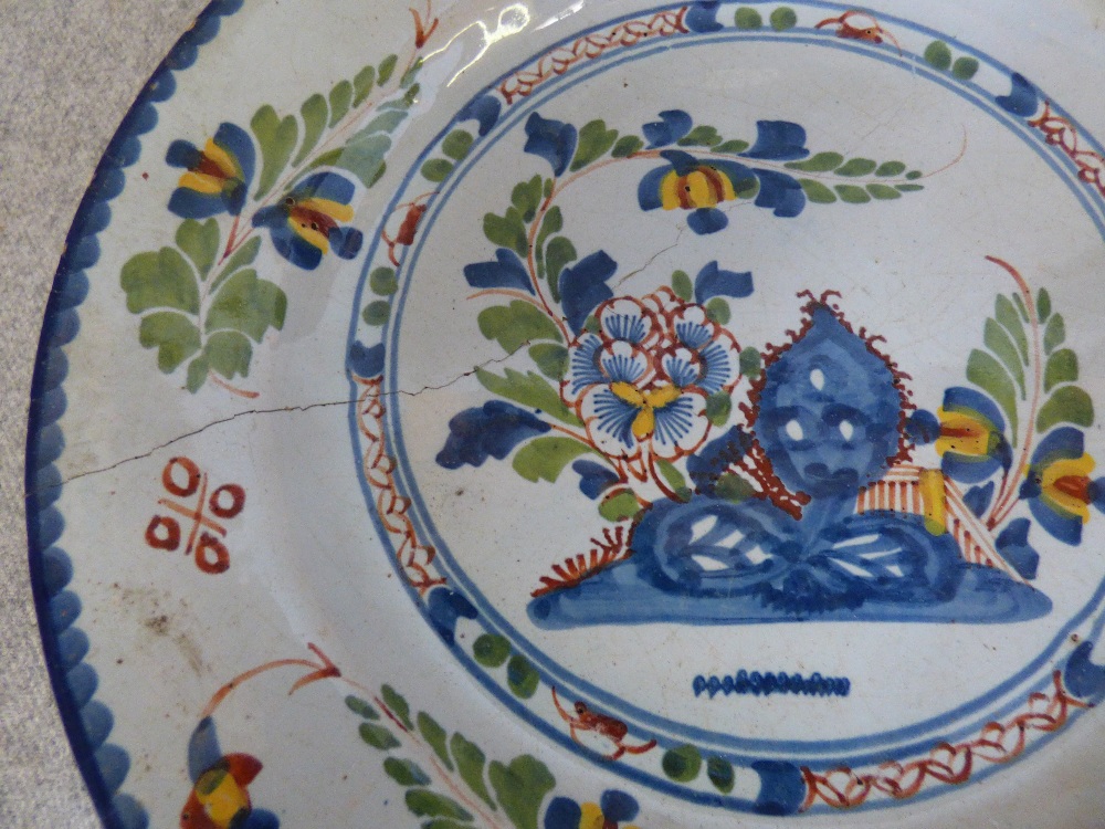 Set of 5 C18th Delft plates and 1 other blue & white plate (1 plate cracked, some chips to the rim) - Image 3 of 6