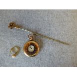 9 carat gold half Hunter fob watch, 3.4 cm dia., 37g gross, incl. of movement; a Mabe pearl set 22