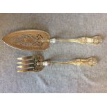A pair of Victorian, Queen's pattern, servers with a pierced blade trowel & fork, Maker 'Francis