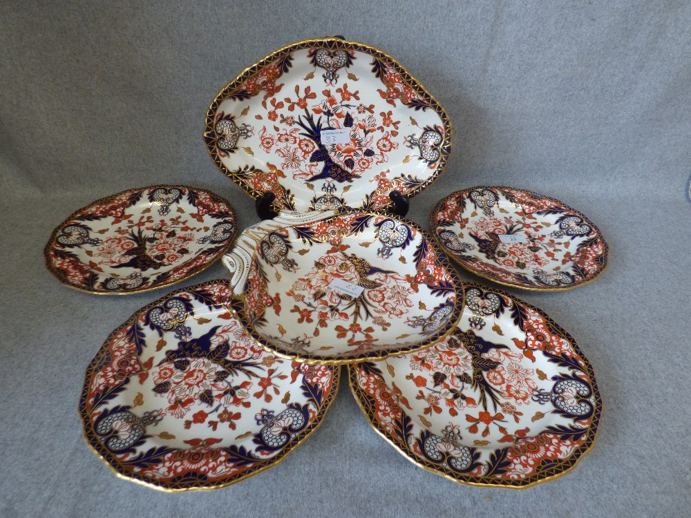 4 Crown Derby plates & 2 Crown Derby dishes