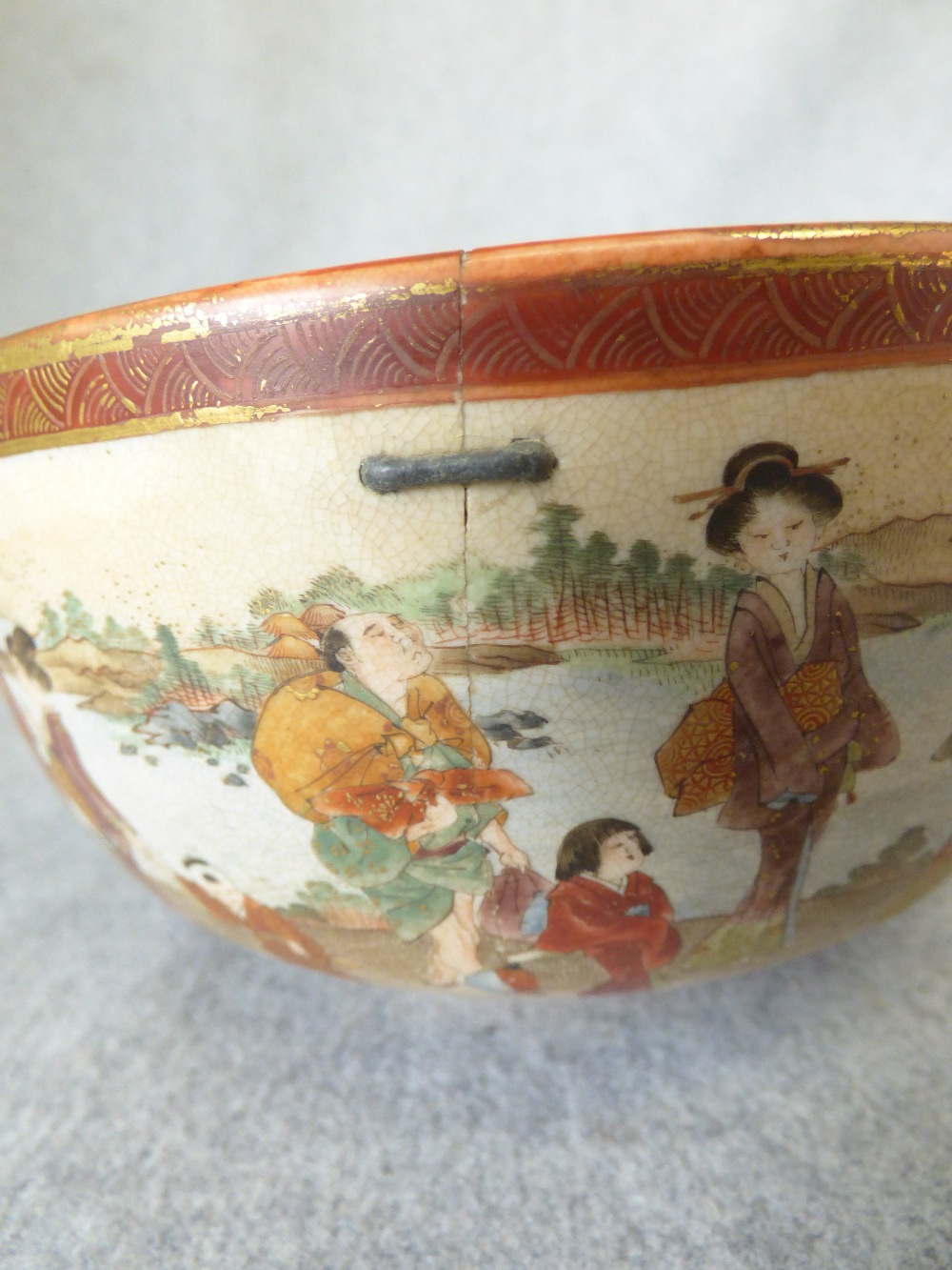 Japanese bowl with flowers and cherubs. Character marks on base - Image 4 of 4