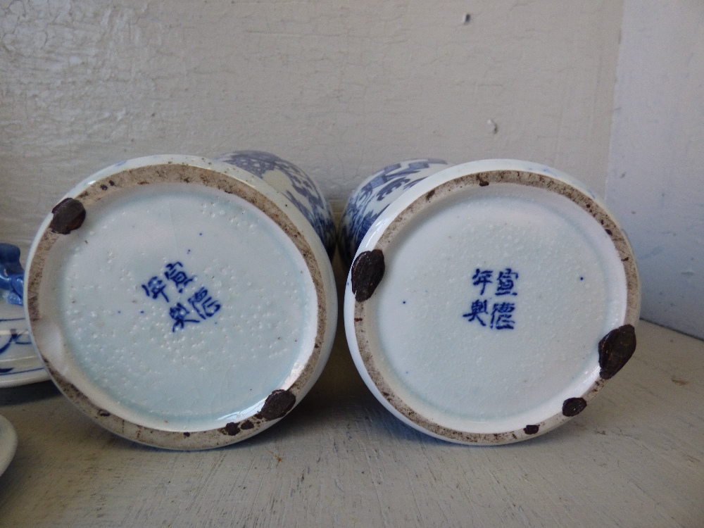 Qty of ceramics, incl. blue & white and musical Lladro style figures (some cracks & wear) - Image 6 of 7