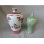 2 Chinese vases