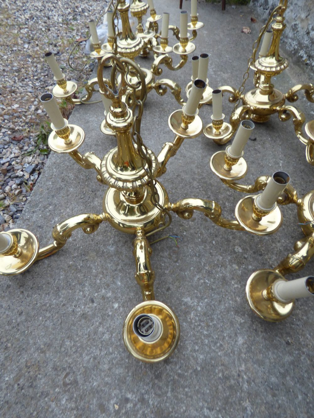 6 five branch brass chandeliers (1 broken) approx. 70 cm dia. - Image 2 of 2