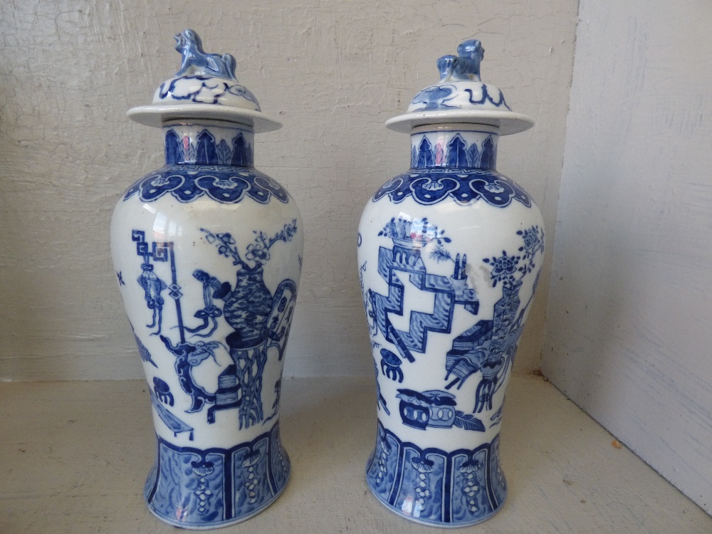 Qty of ceramics, incl. blue & white and musical Lladro style figures (some cracks & wear) - Image 5 of 7