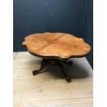 Walnut veneered loo table, on scrolling pedestal quadruped tripod base, to ceramic castors