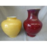 2 various Chinese vases