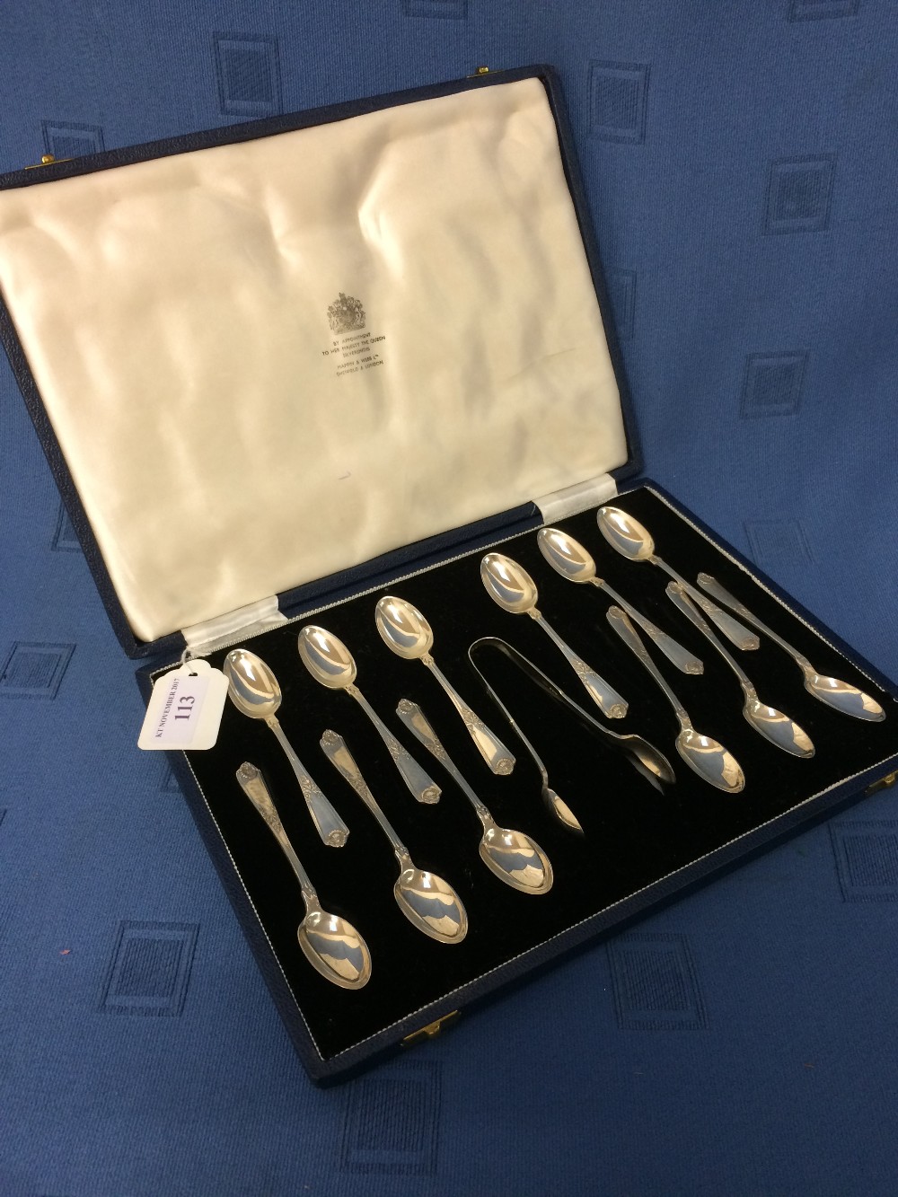 Cased set of 12 hallmarked silver teaspoons & tongs by Mappin & Webb