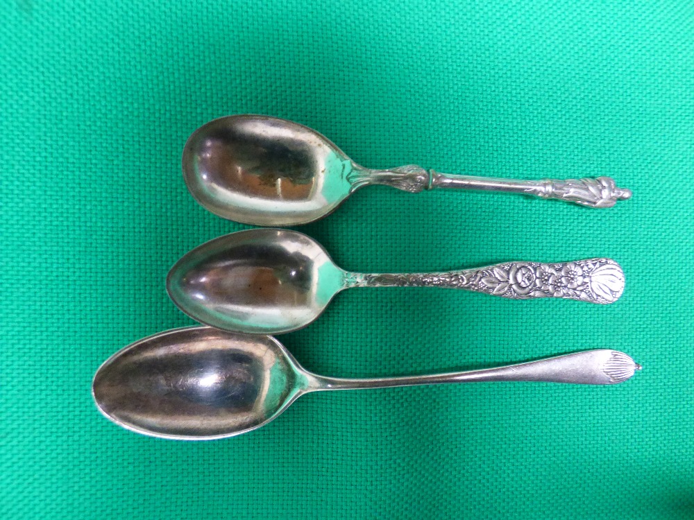 A set of six coffee spoons, Sheffield 1912 and eleven other coffee spoons - Image 2 of 3