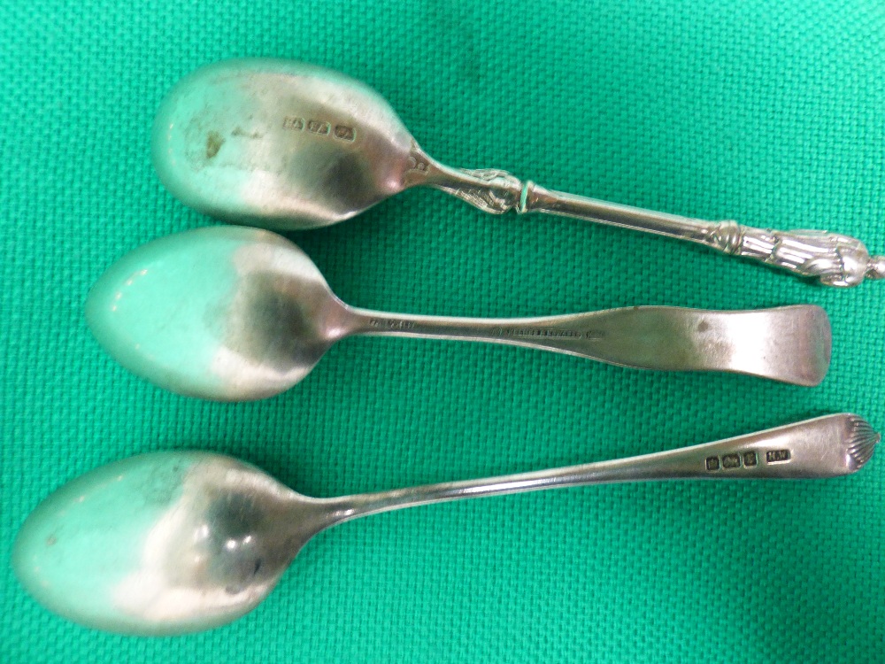A set of six coffee spoons, Sheffield 1912 and eleven other coffee spoons - Image 3 of 3