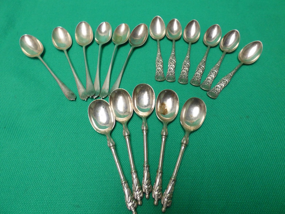A set of six coffee spoons, Sheffield 1912 and eleven other coffee spoons