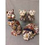 4 Ceramic cat figures, in the Imari palette Please check condition before bidding
