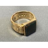 18 carat gold and bloodstone signet ring, size Q, 14.2g