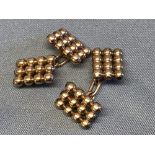 Yellow metal cufflinks, 3.4g