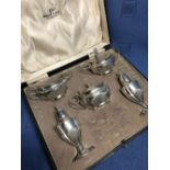 Cased hallmarked silver cruet set with 1 blue glass liner, Walker & Hall, Sheffield 1912, 5 ozt