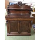 Good mahogany chiffonier