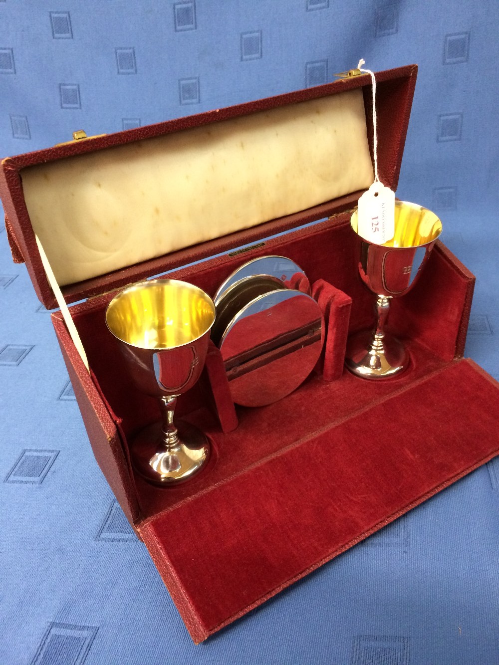 Cased pair of hallmarked silver wine goblets & stands