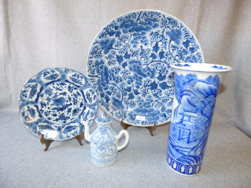 C19th Chinese blue & white charger 39cm Diam, a similar decorated plate and a C20th cylindrical vase