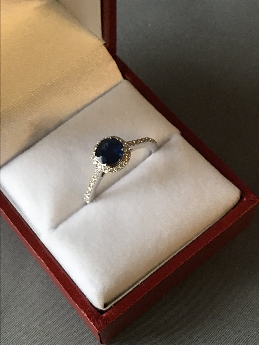 18 carat white gold, sapphire and diamond ring, 1.4 carats - Image 2 of 4