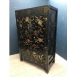Good Chinese lacquered cabinet of 2 doors painted with scenes of mythical dragons within a geometric