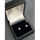 Pair of white gold diamond stud earrings of 1 carat