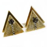 Men's Vintage 14 Karat Yellow Gold and Black Star Sapphire Cufflinks. Signed 14K. Good condition.