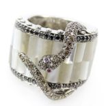 Diamond, 18 Karat White Gold and Mother of Pearl Snake Ring. Stamped 750. Good condition. Ring