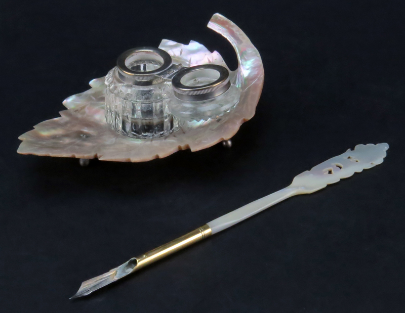 Vintage Sengbusch Mother of Pearl Inkwell and Dip Pen. Leaf form mother of pearl base and flower - Image 2 of 3