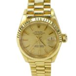 Lady's Rolex 18 Karat Yellow Gold Date Just Bracelet Watch. Case measures 26mm. Stamped 18K 750.